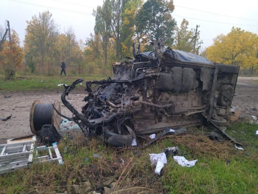 На Сумщині на ворожу міну натрапив автомобіль зв’язківців: один загиблий, троє поранених