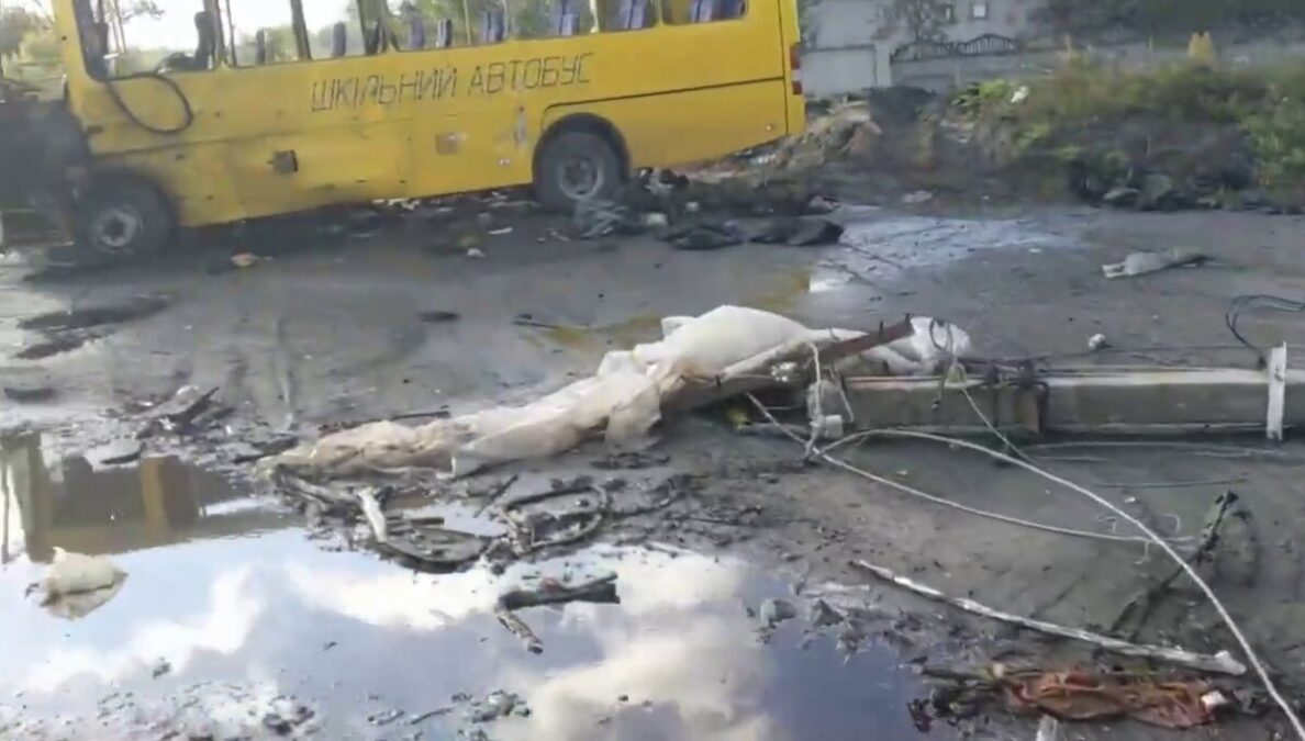 «Друга армія» світу для втечі з Лиману використовувала шкільний автобус (фото)