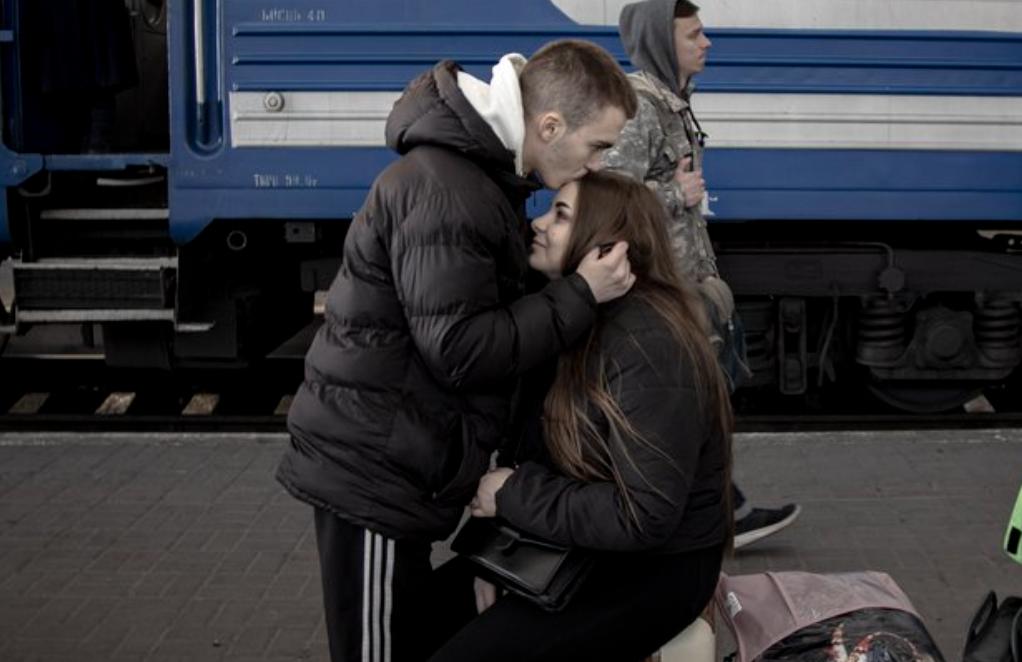 В Україні можуть дозволити виїзд за кордон військовим, які перебувають у відпустці