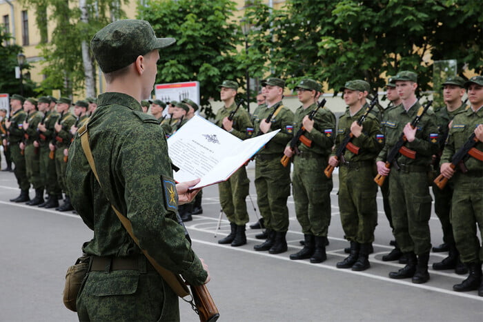 Очільник Луганської ОВА розповів, яким способом окупанти шукають чоловіків призовного віку