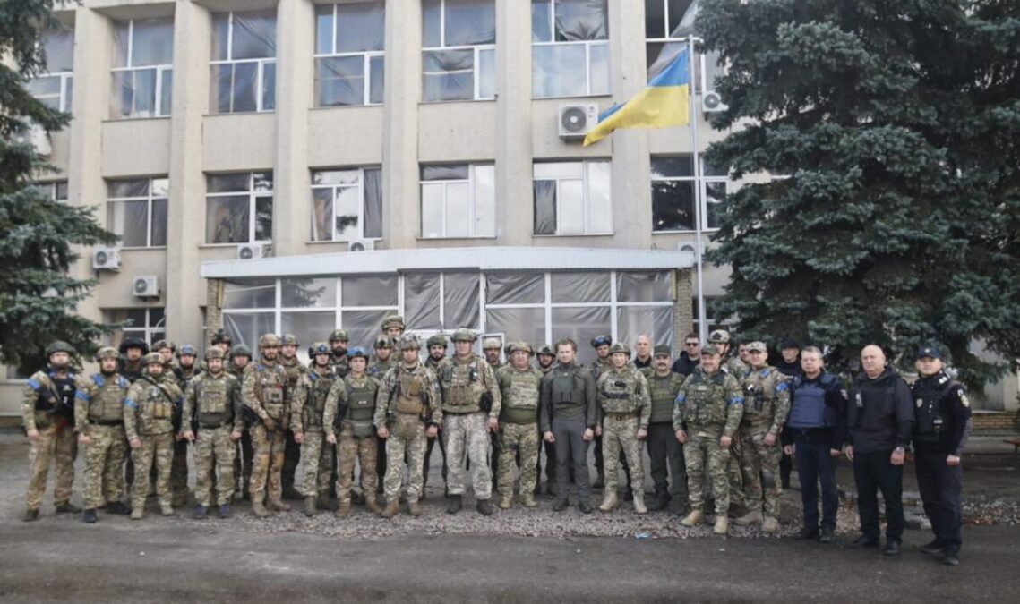 Над Лиманом урочисто підняли український прапор