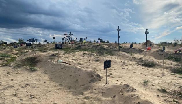 У звільненому Лимані виявили 60 тіл вбитих окупантами людей, – МВС