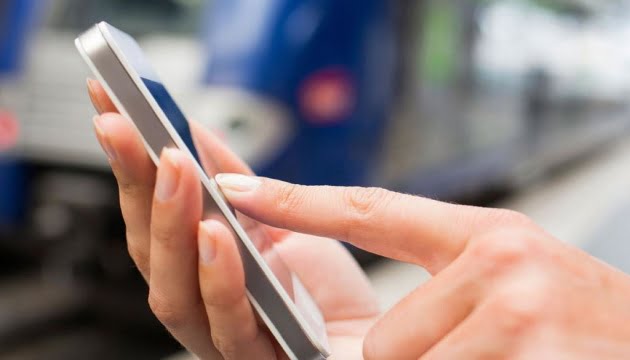 У мобільному застосунку заблокували 35-річну жінку: що трапилося