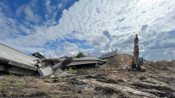 Стало відомо, скільки кілометрів доріг розчищено вже у Харківській області