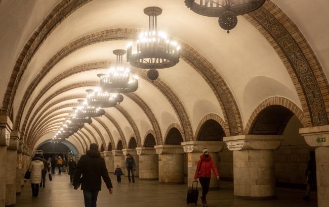 У київському метро оголошуватимуть про хвилину мовчання