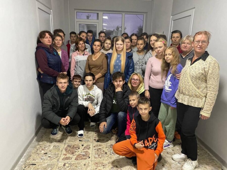 В Україну повернулись ще 37 дітей, яких окупанти примусово вивезли до росії