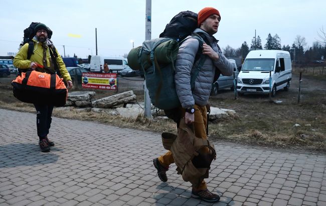 Стало відомо, кому з чоловіків дозволяють виїздити за кордон під час війни