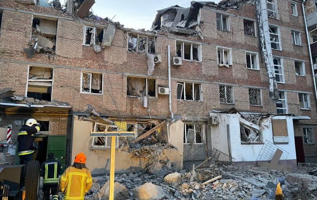 Обстріл Миколаєва: під завалами виявили 11-річного хлопчика