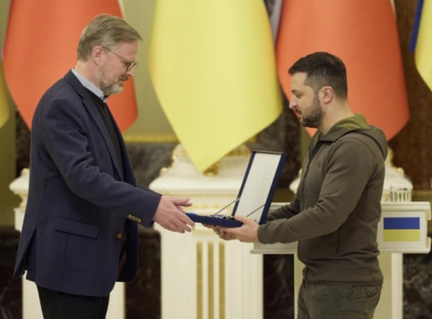 Орденом Ярослава Мудрого нагороджено прем’єра Чехії