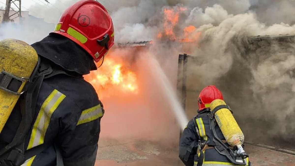 Рятувальники ДСНС двічі потрапили під обстріли на Харківщині – ОВА