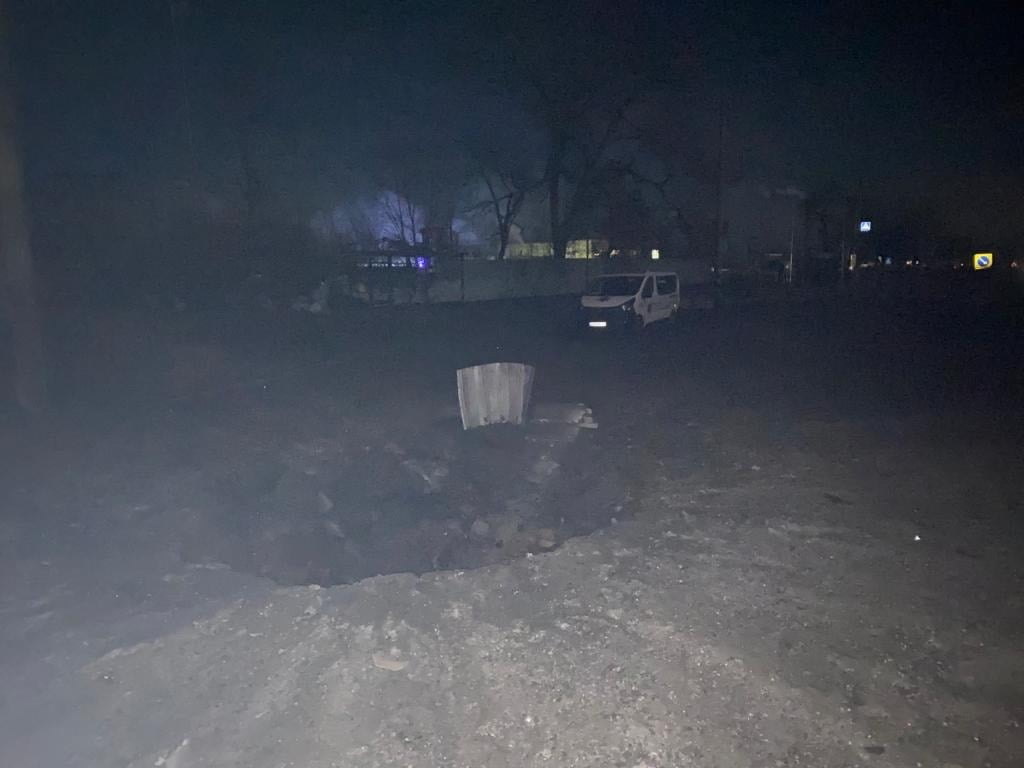 Внаслідок ракетного удару по Краматорську двоє людей загинуло у згорівшому автомобілі – ОВА