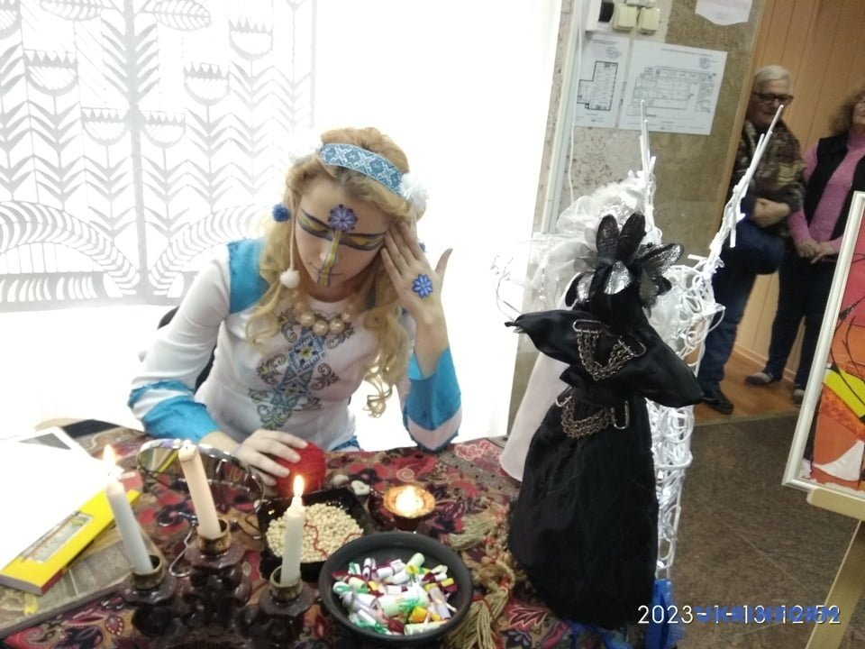 Відома майстриня представила свої ляльки-мотанки на виставці «Карнавал» у Миколаєві