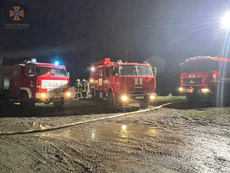 На Івано-Франківщині ліквідували пожежу на енергетичному об’єкті, що виникла через влучання російської ракети