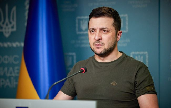 Зеленский поручил военному командованию создать резервы личного состава