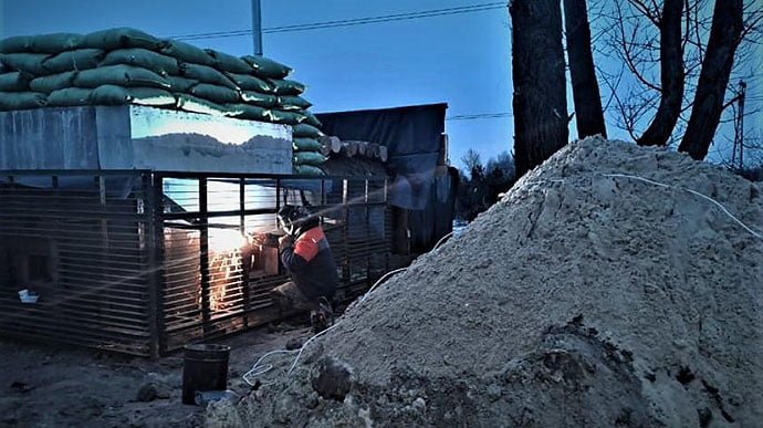 Сухопутні війська показали, як вдосконалюють оборонні фортифікації довкола столиці (фото)