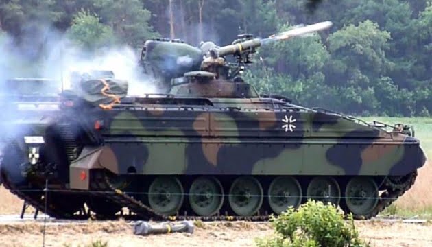 Перші українські захисники прибули до Німеччини для навчання на БМП Marder