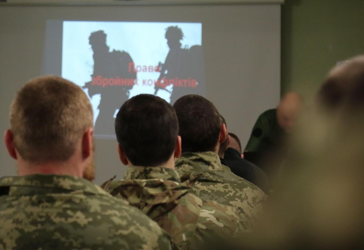 В Британии украинские военнослужащие изучают международное гуманитарное право