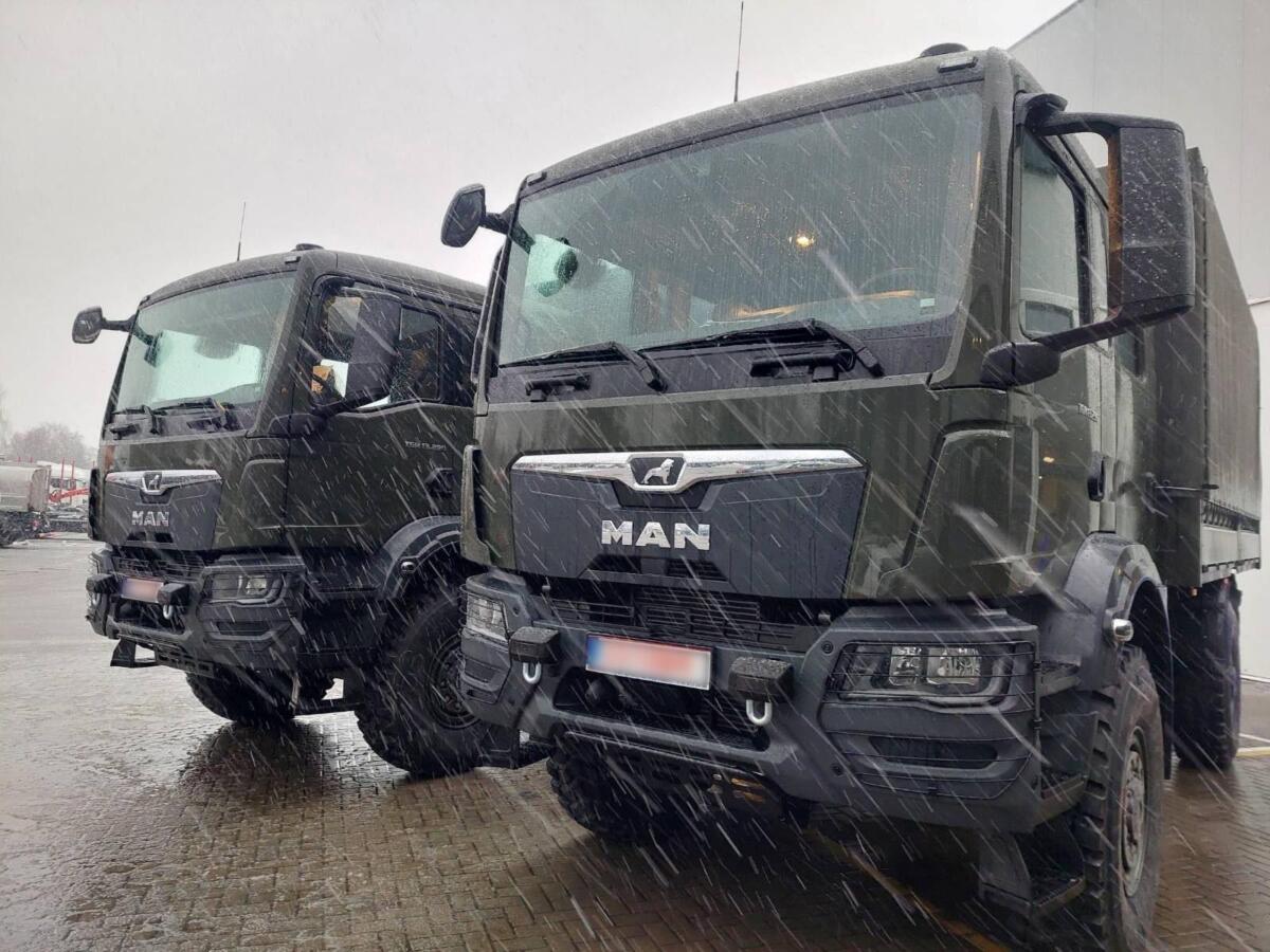 Євросоюз надав для України військові вантажівки та машини швидкої допомоги – Боррель