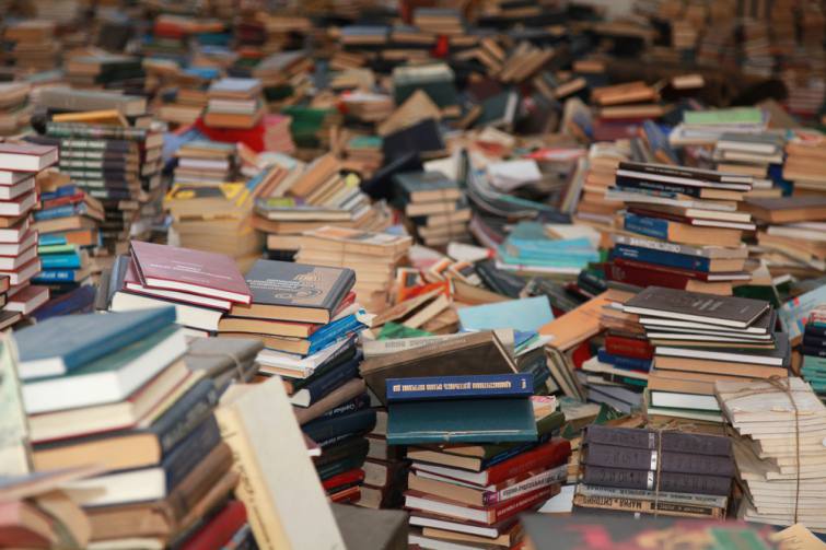 В українських бібліотеках списали близько 11 млн книг російською мовою – депутат