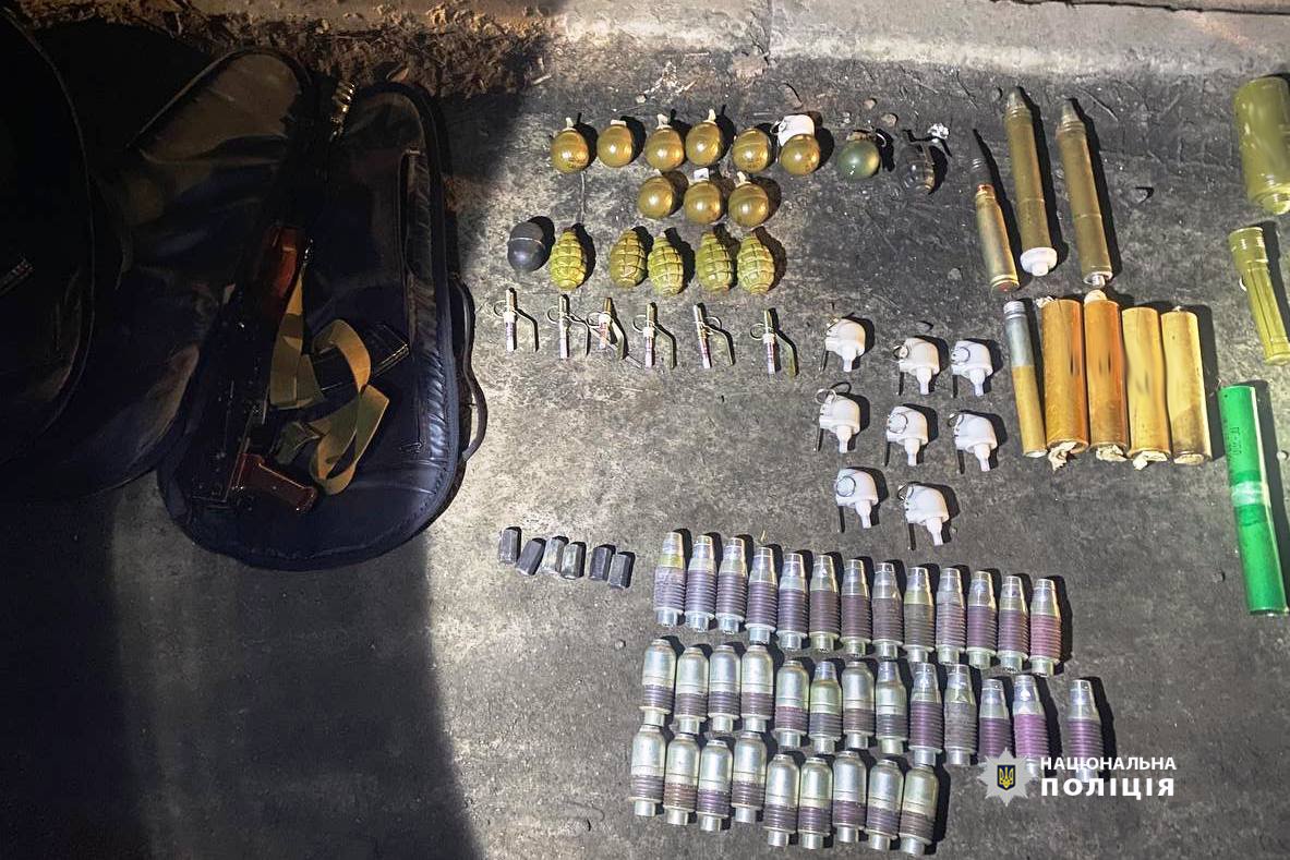 Поліція Вінниччини затримала двох чоловіків з арсеналом зброї