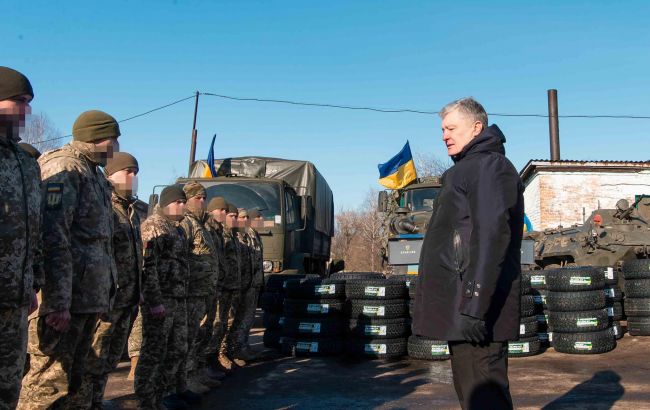 Петро Порошенко передав допомогу розвідникам на північному напрямку