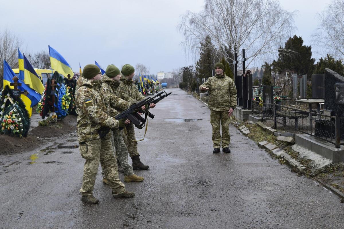 У Черкасах попрощалися з прикордонником Олександром Приймаком, що загинув на Донеччині