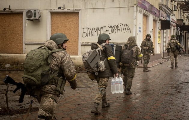 Зеленський озвучив, скільки триватиме оборона Бахмута