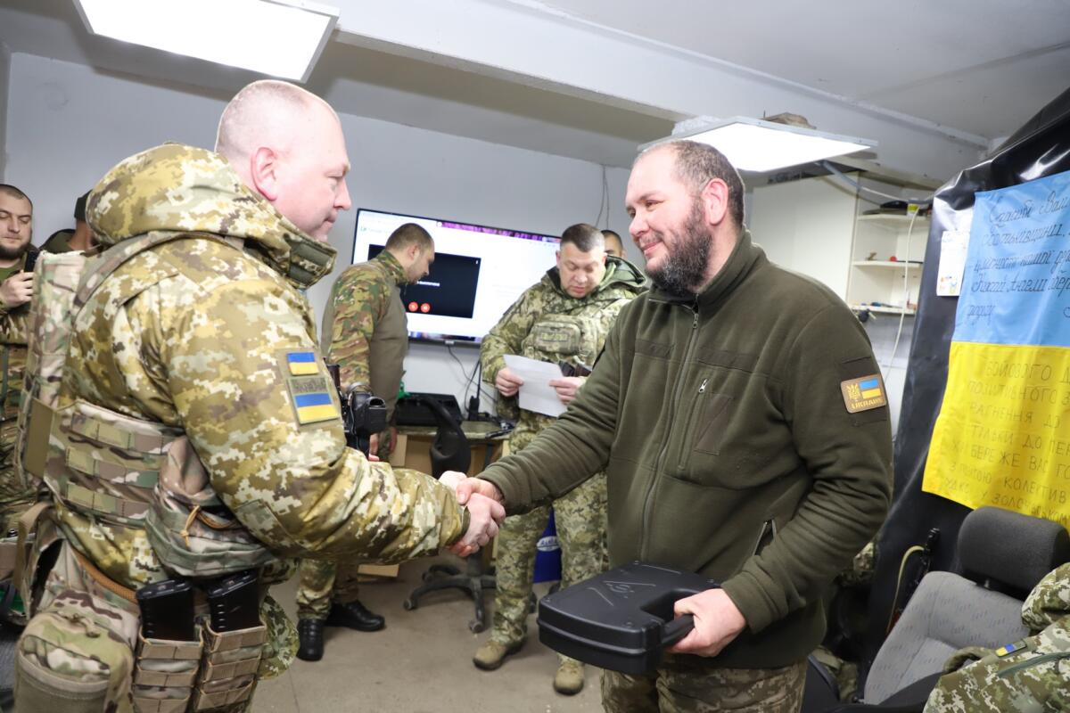 Прикордонників, що знищили два ворожі літаки, відзначили нагородною зброєю