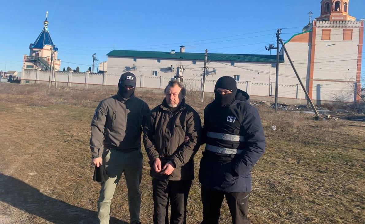 Російська пропаганда робить з затриманого блогера, який отримував гроші за антиукраїнський контент, «мученика» за віру (фото)