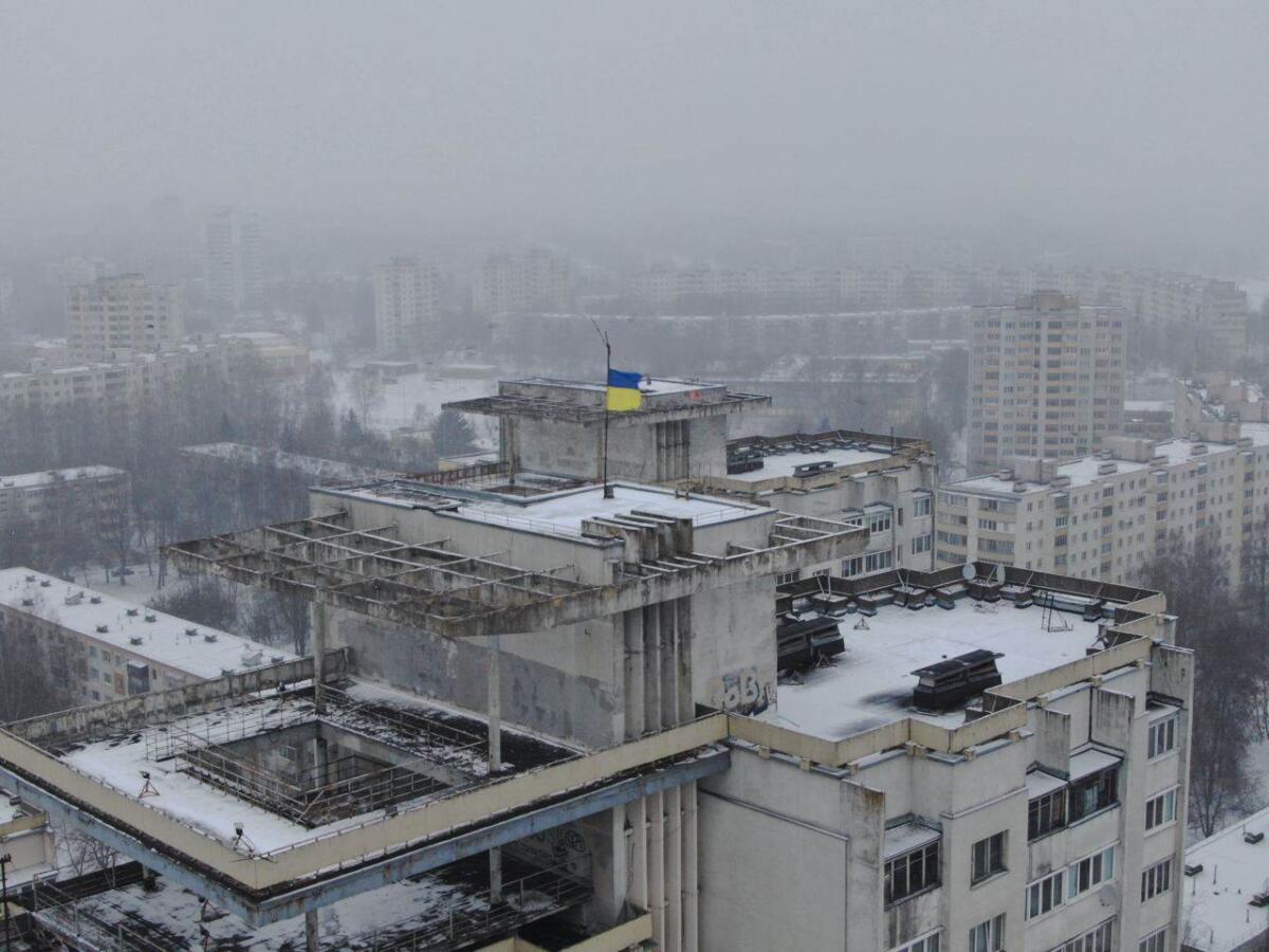 Над Мінськом замайорів жовто-блакитний прапор: білоруси виказали солідарність з Україною