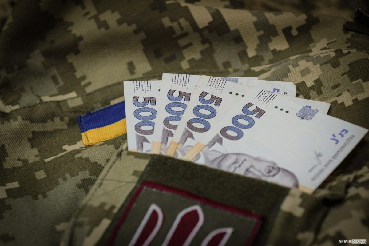 До списку щодо бойових виплат Головнокомандувач ЗСУ вніс усі райони, де відбуваються контактні бої – журналіст