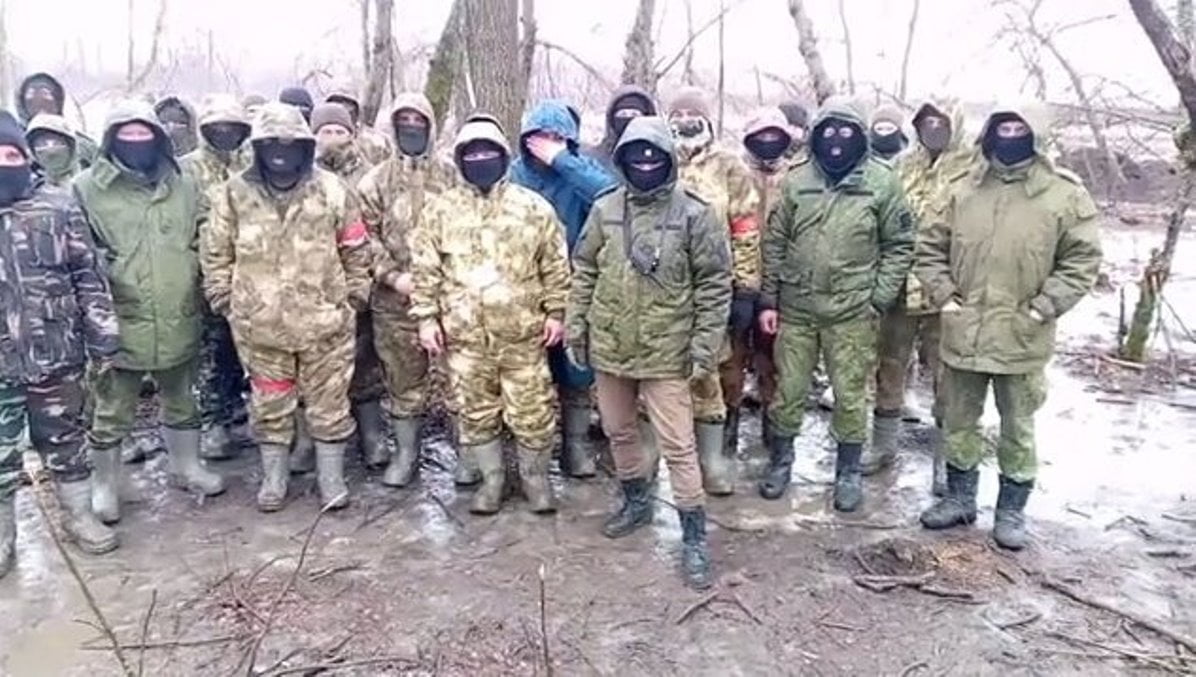Мобіки з Серпухова скиглять, що їх гонять, як «худобу на забій», з автоматами та лопатами