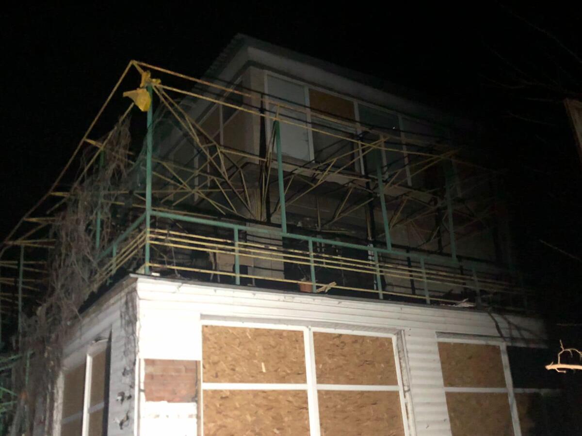 Внаслідок російських обстрілів у Нікополі пошкоджено готель – ОВА