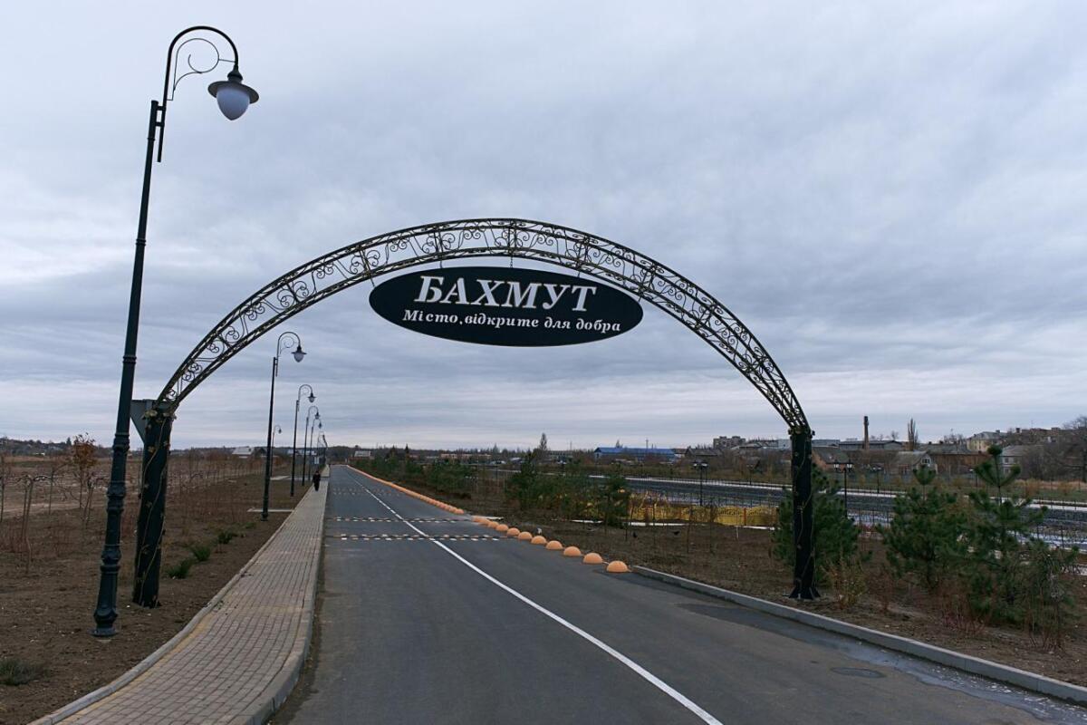 Бахмут штурмують найбільш підготовлені загони вагнерівців – Сирський