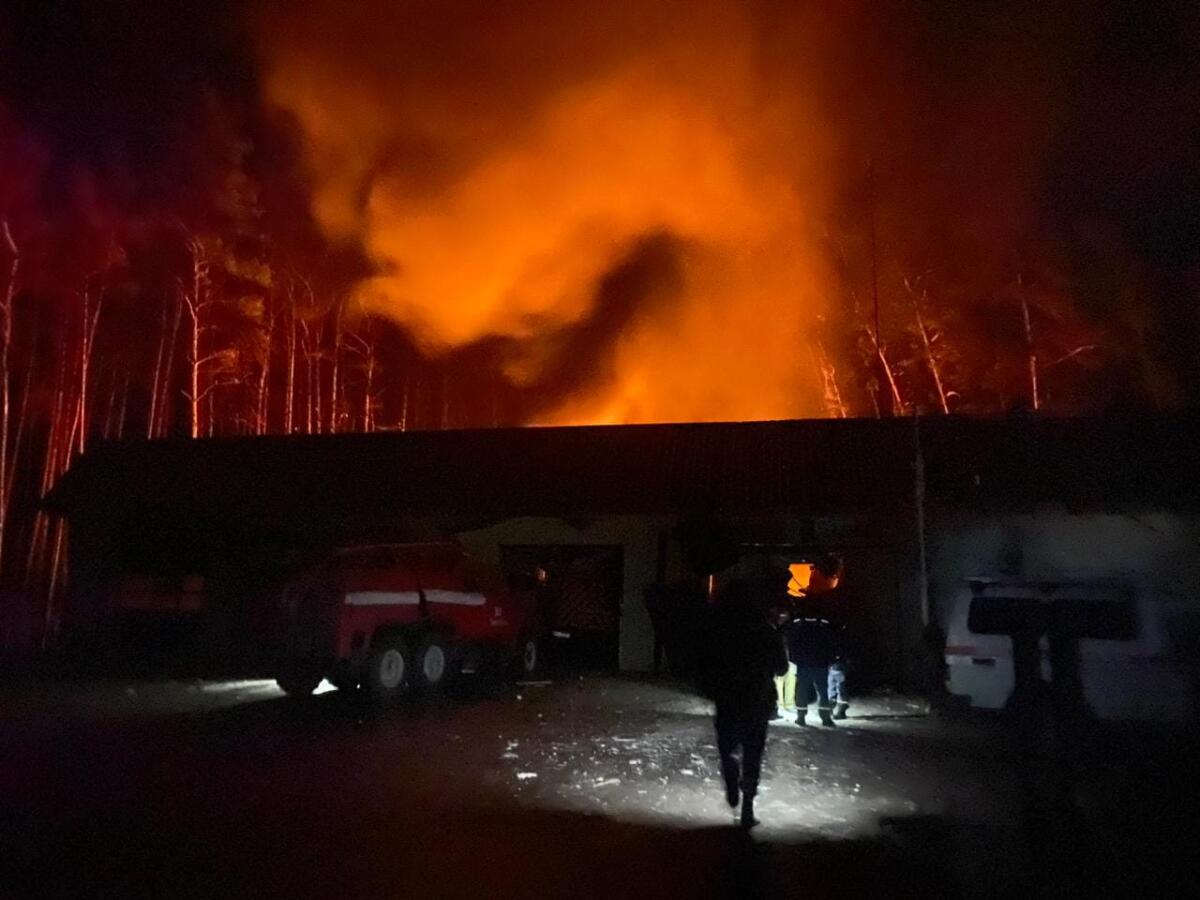 В результате российских обстрелов в Святогорске пострадали спасатели, один из них погиб
