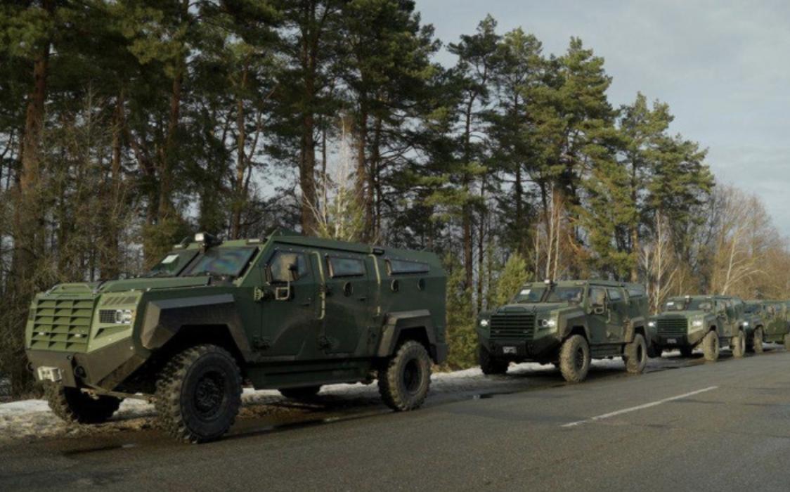 Українські прикордонники отримали броньовані автомобілі від Канади