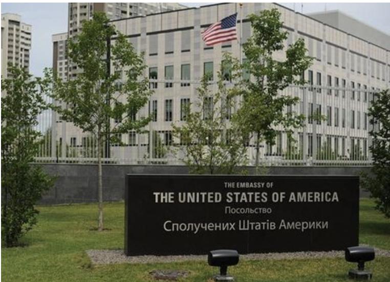Дипломати посольства США в Україні визначили улюблену цитату 2022 року
