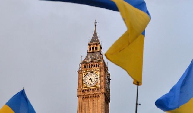 В Україні ще на рік продовжили безвіз для громадян Британії