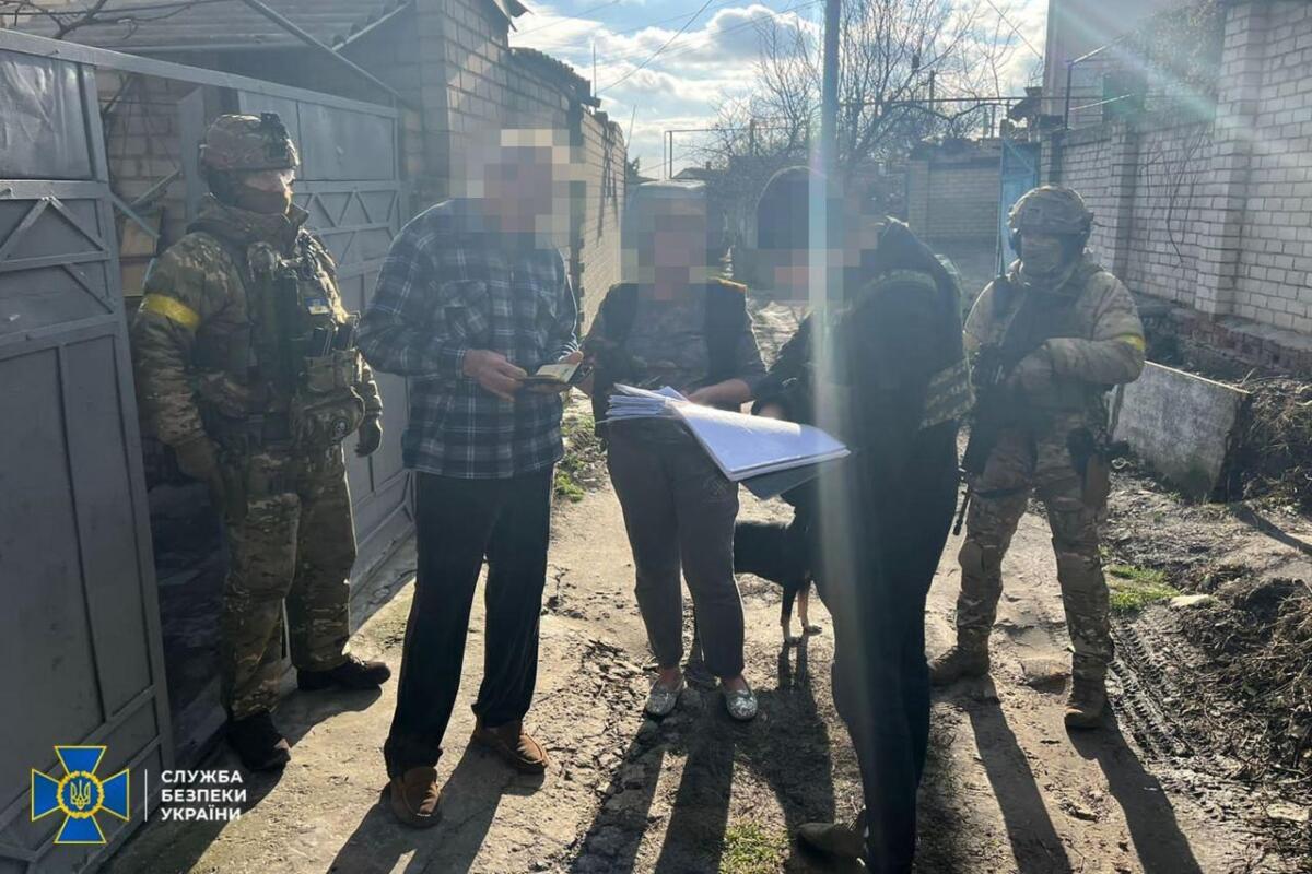 У Херсоні затримали колишню посадовицю, яка допомагала перекидати військові ешелони окупантів в Україну