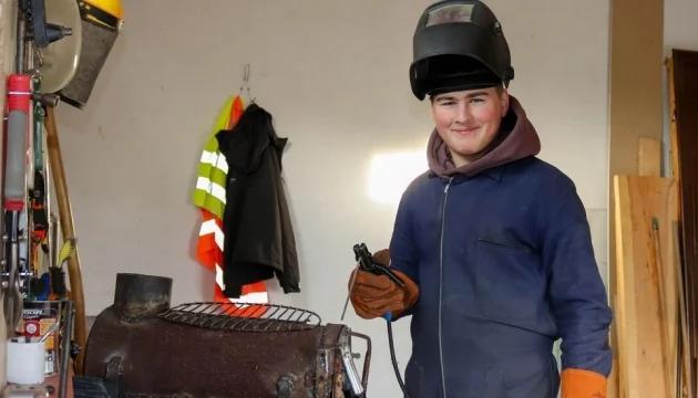 Школяр з Калуша власноруч виготовив буржуйку для українських воїнів (ФОТО)