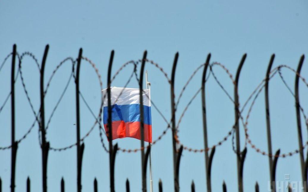 В окупованому Маріуполі з головної площі зник російський триколор (ФОТО)