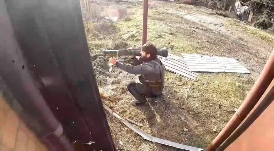 Добровольцы из Чечни уничтожают оккупантов на фронте: в сеть попало новое видео из Бахмута