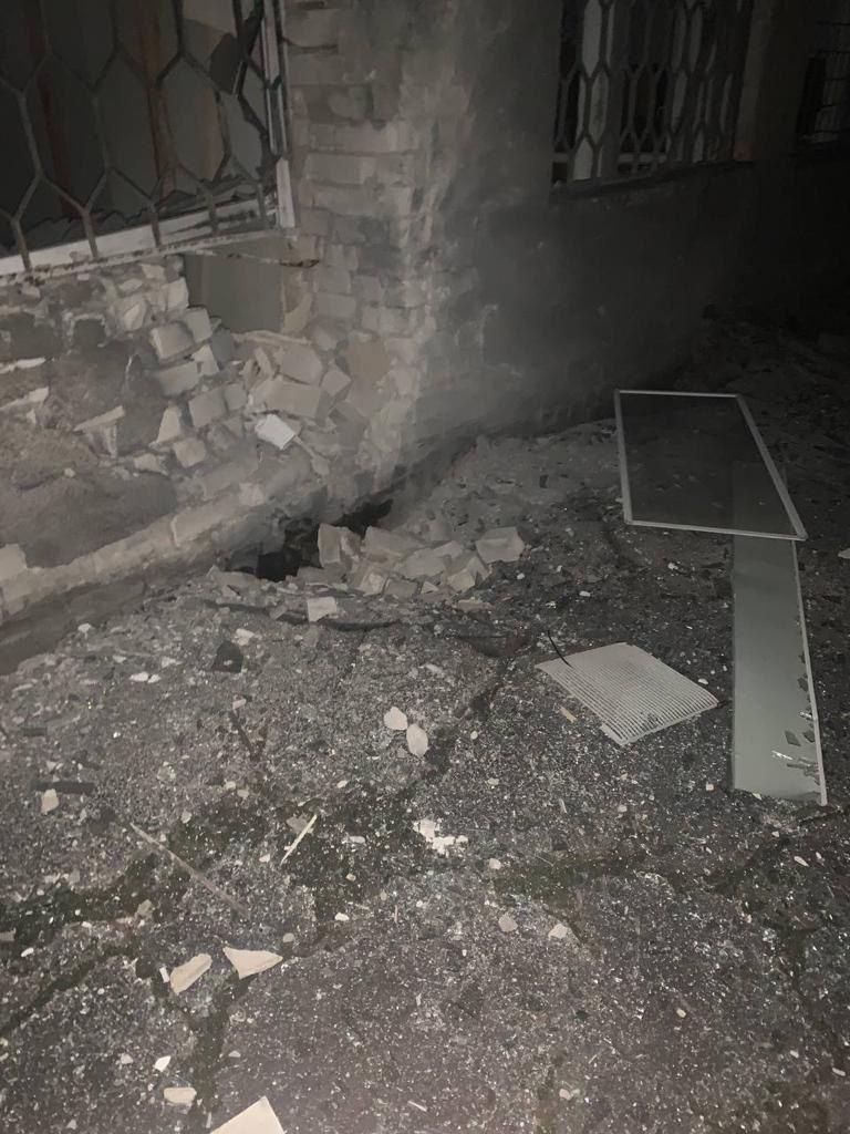 У Херсоні окупанти атакували перинатальний центр: у будівлі спалахнула пожежа