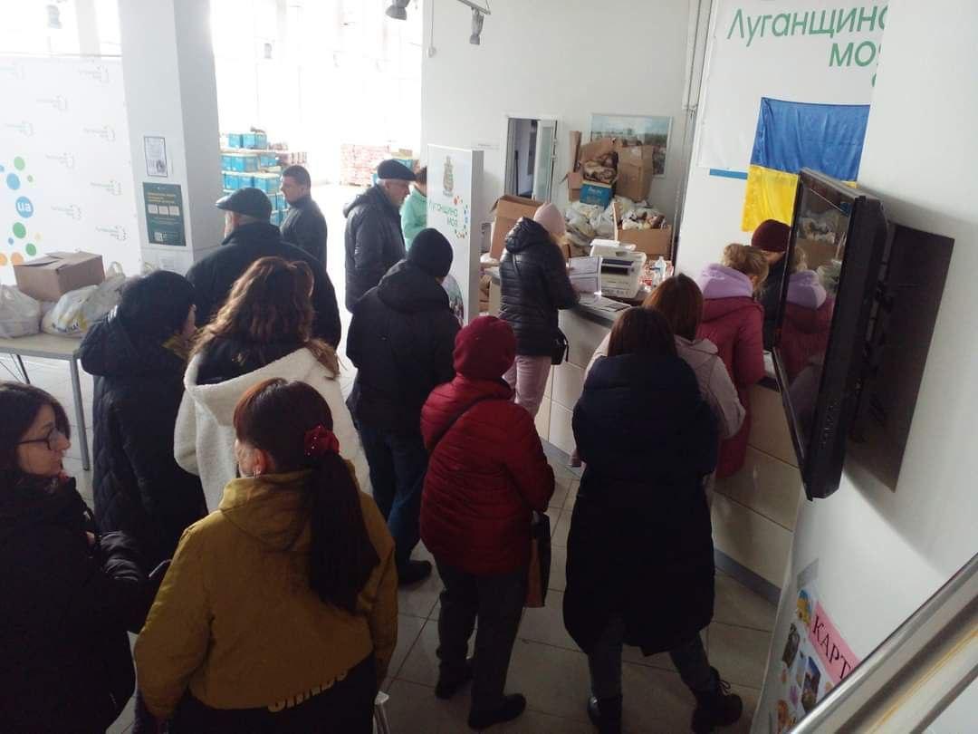 У Вінниці переселенці з Луганської області отримали 700 продуктових наборів