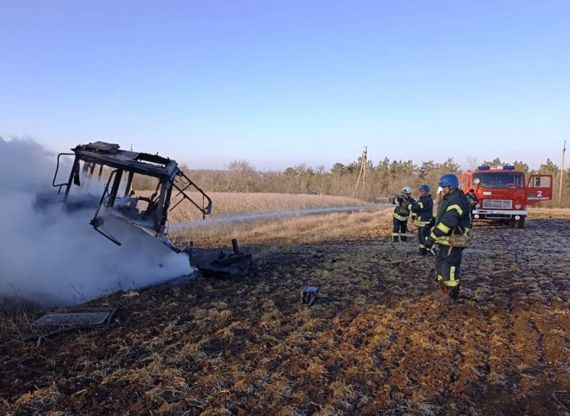 Через підрив вибухового пристрою на Херсонщині постраждали двоє трактористів – ДСНС