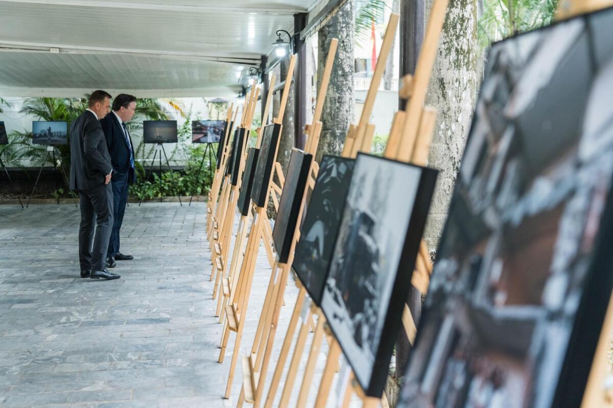 Українське посольство влаштувало для в’єтнамців фотовиставку про повномасштабне російське вторгнення