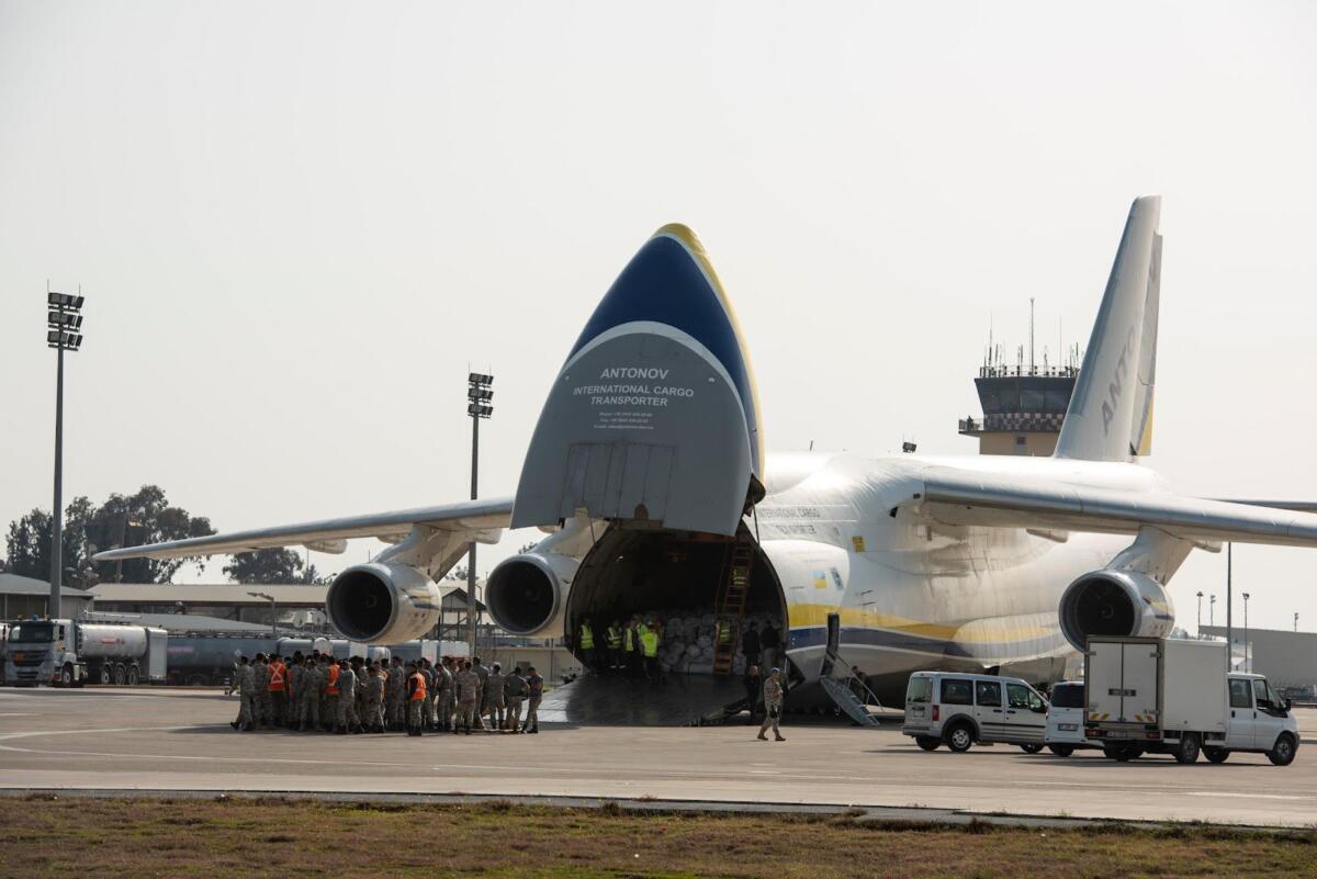 До Туреччини доставили понад 100 тонн гумдопомоги українським літаком – Кулеба