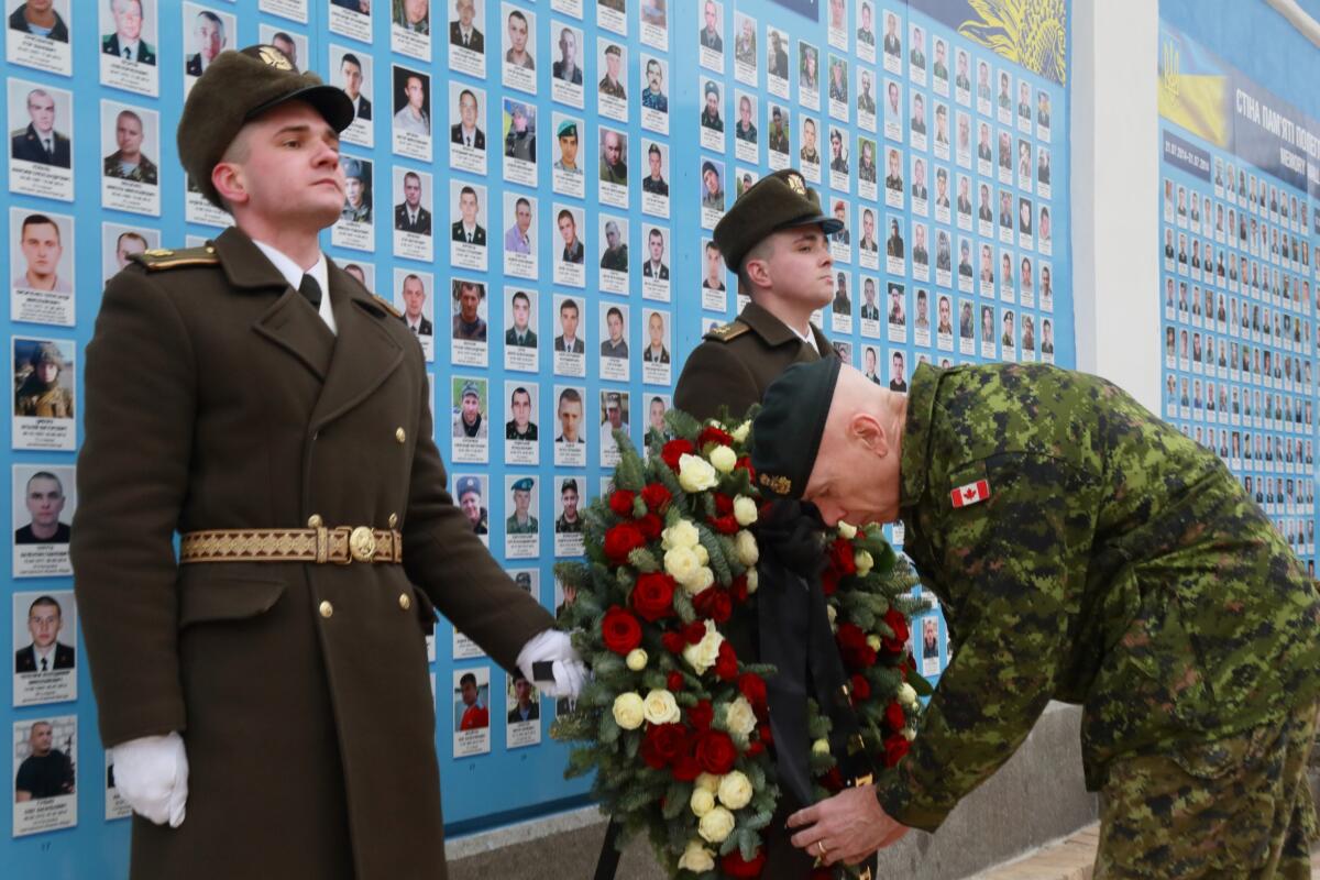 Головнокомандувач ЗСУ Залужний зустрівся з начальником Штабу оборони Збройних Сил Канади