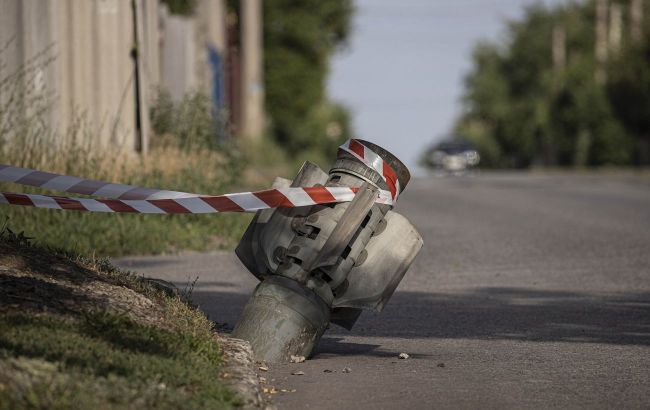 На Херсонщині російські окупанти обстріляли житловий сектор селища