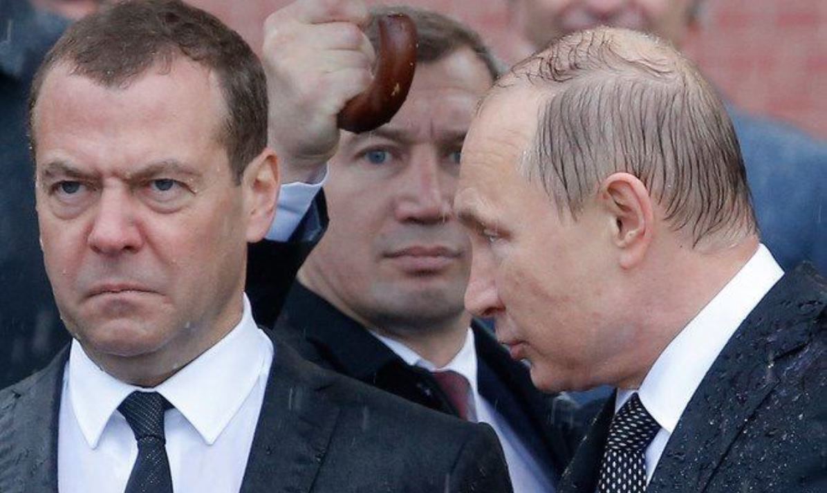 Путіністи організували флешмоб на підтримку воєнного злочинця (фото)